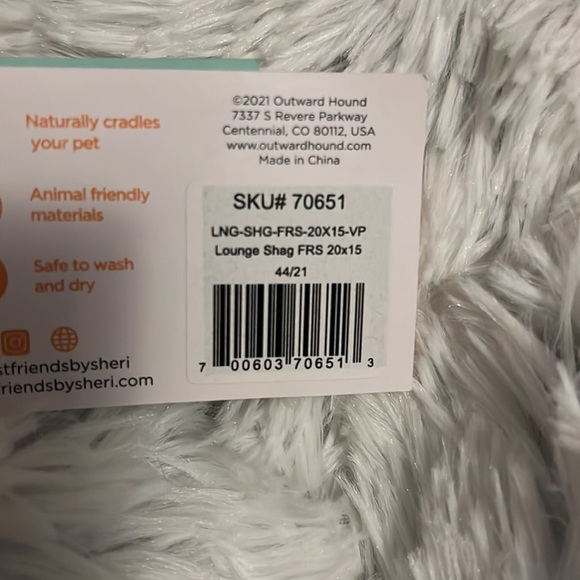 Best friends by Sheri Soothe and Snooze Lounge Shag Rectangular pet bed NWT - Picture 7 of 7